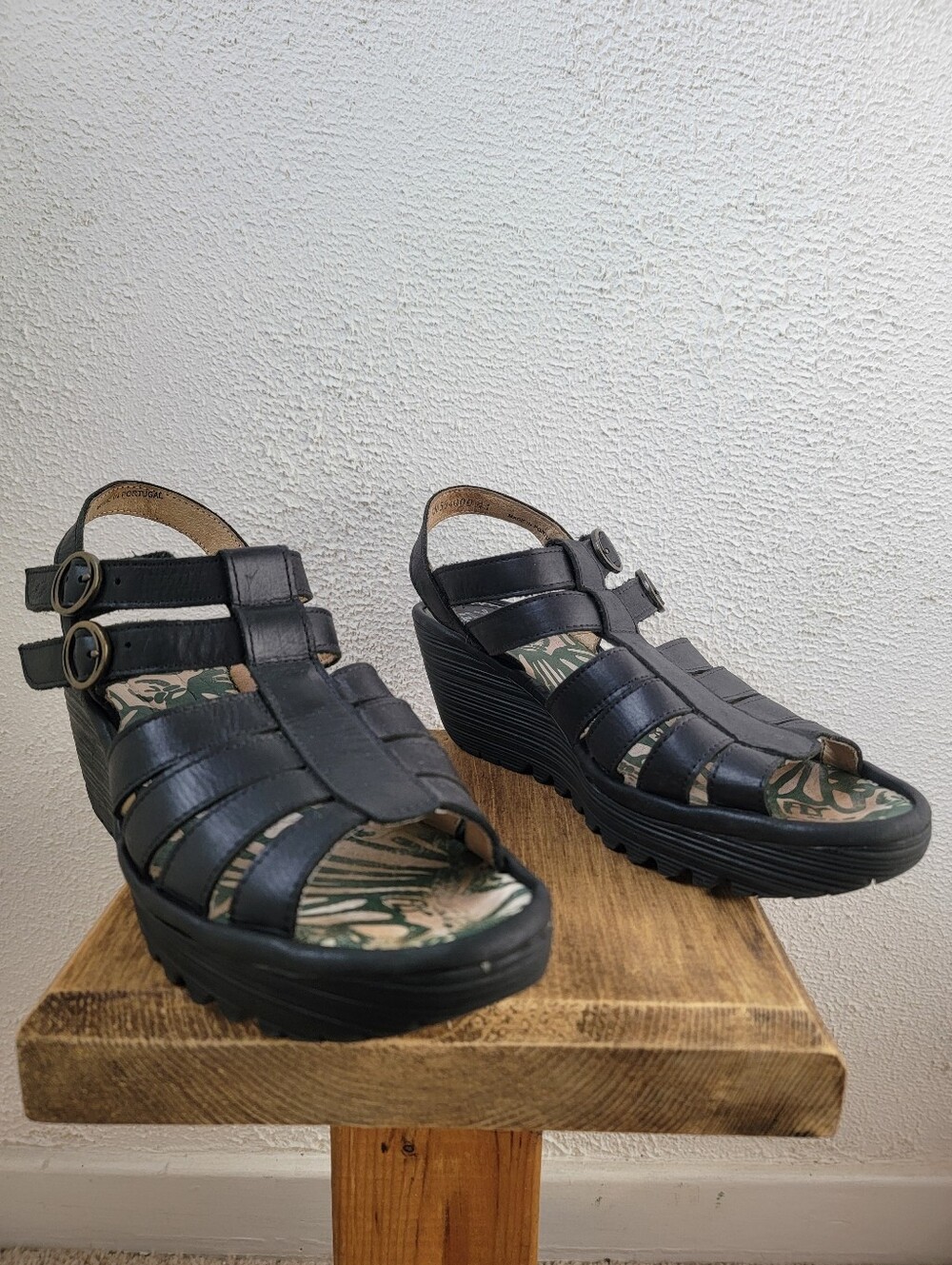 Fly London Sandals 41/US 10 Platform Wedge Heels Black Leather, Portugal - READ - Picture 2 of 14